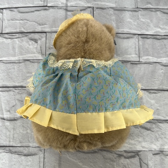 Vintage Applause 1986 Bear in dress and hat, ear tag - Picture 4 of 8